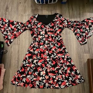 Roz & Ali Bell Sleeve Dress